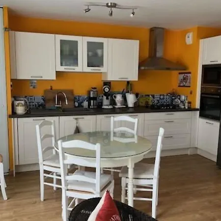 Daire Comfort & Quiet With Garden In *